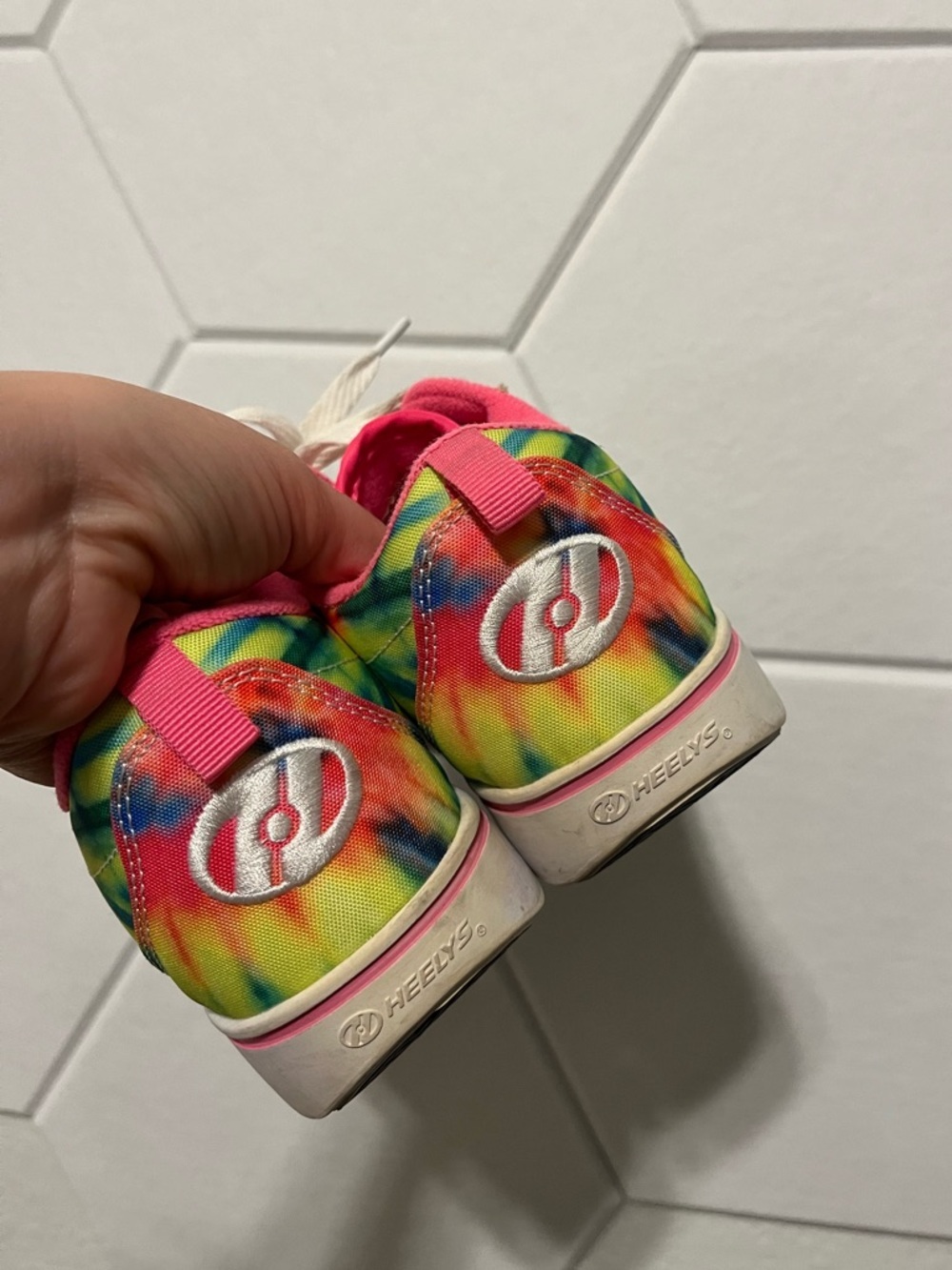 Heelys Kids Tie-Dye Rainbow Skate Sneakers with Pink Trim - Picture 4 of 6